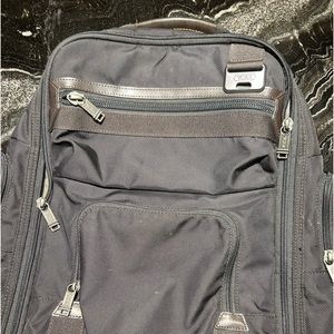 Like brand new , mint condition, keeps the shape when empty .